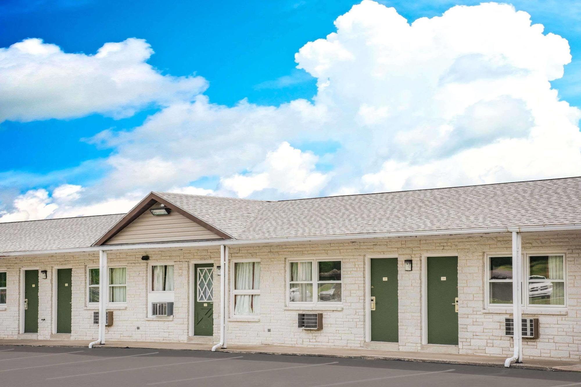 Knights Inn Pine Grove Pine Grove  Exteriér fotografie