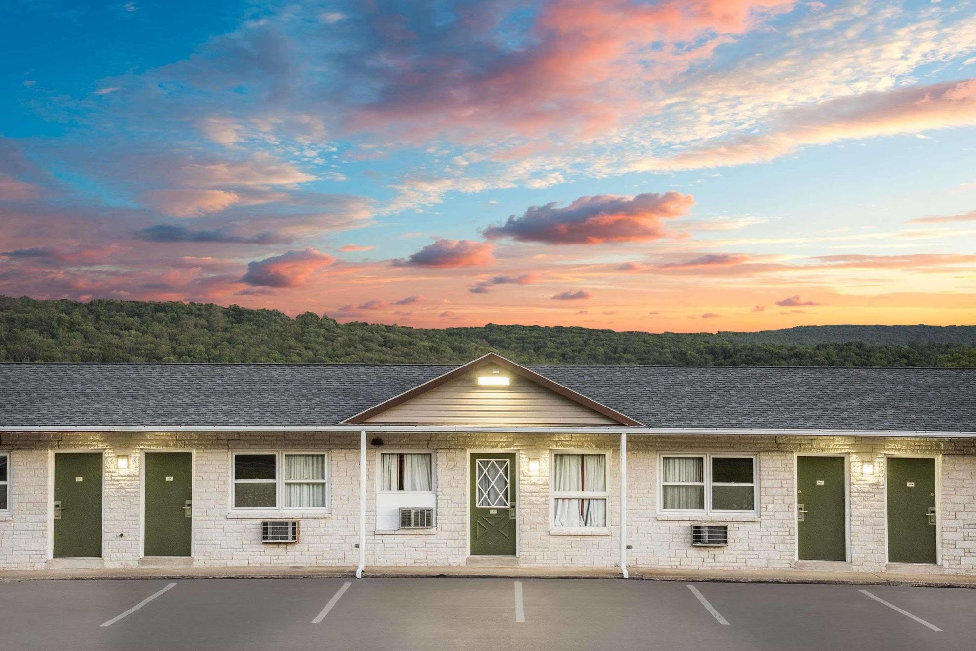 Knights Inn Pine Grove Pine Grove  Exteriér fotografie