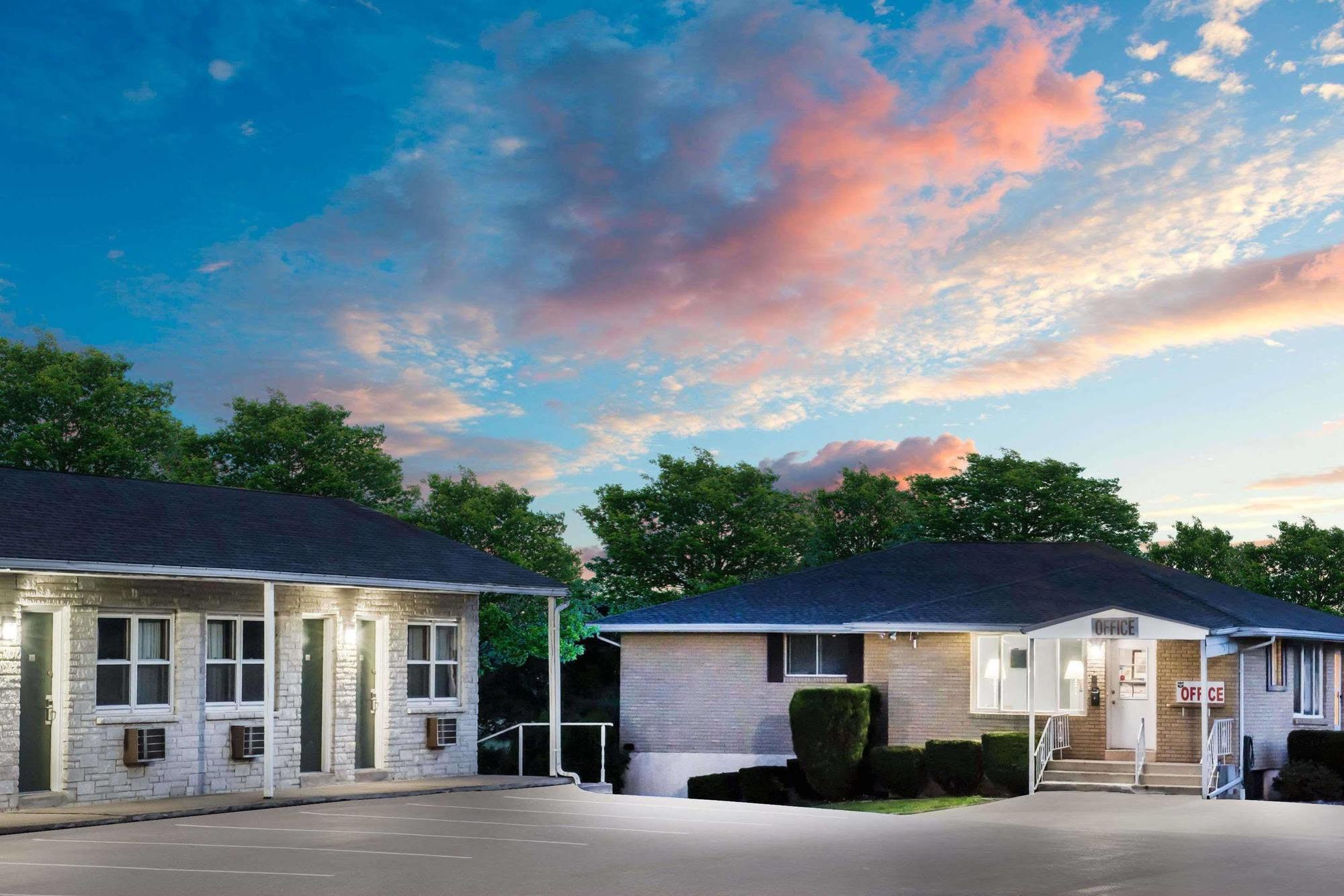 Knights Inn Pine Grove Pine Grove  Exteriér fotografie